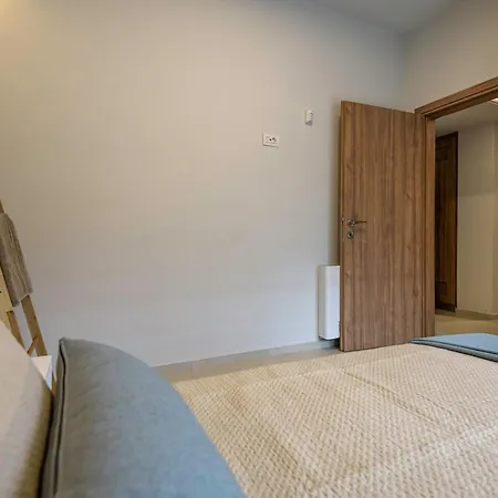 Mouratti New Luxury Garden Apartment
