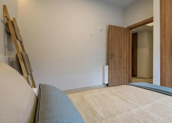 Mouratti New Luxury Garden Apartment