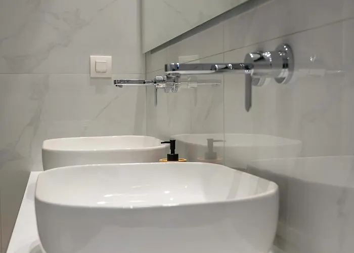 Mouratti New Luxury Garden Apartment *