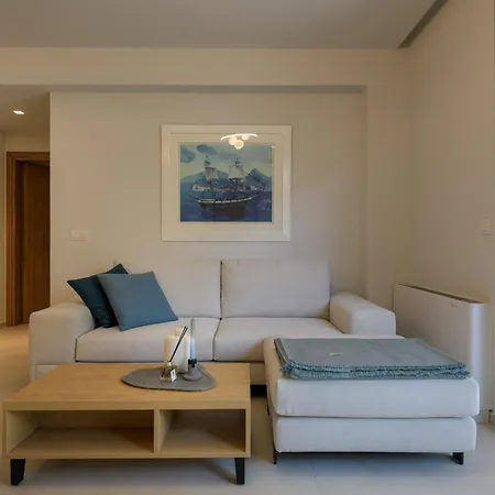 Mouratti New Luxury Garden Apartament